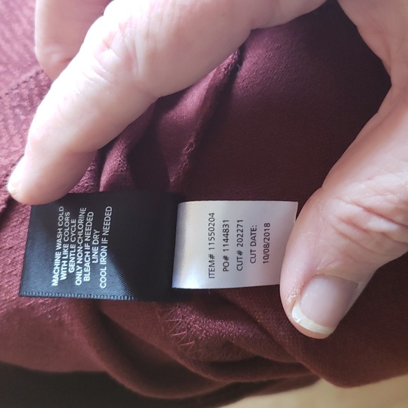 Elegant Burgundy Women's Coat. - Picture 3 of 7